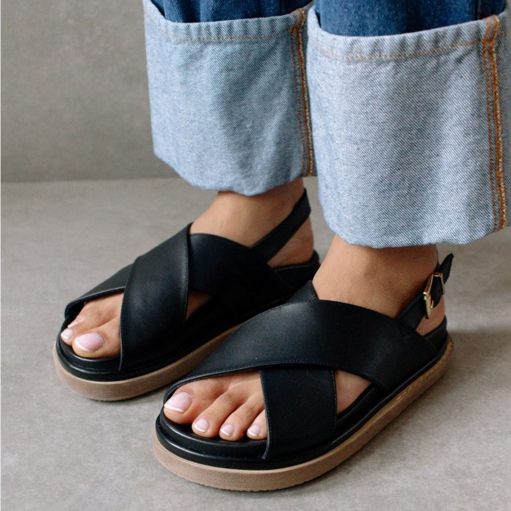 ALOHAS Leather‎ Marshmallow Chunky
Sandals Size 10